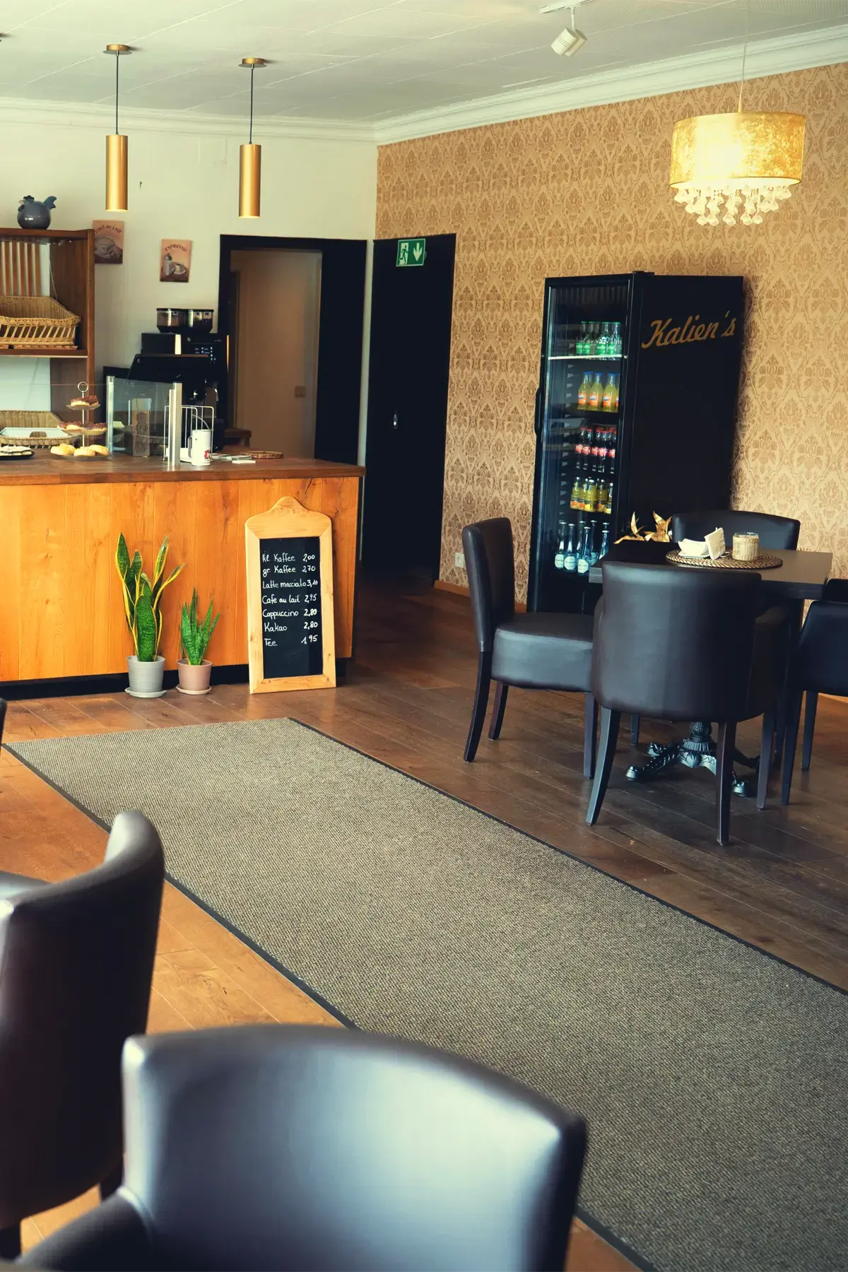 caliens_cafe_innenausstattung